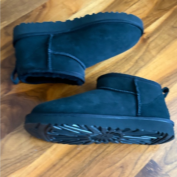 UGG Classic Ultra Mini, Size 9, NEW - Picture 7 of 16